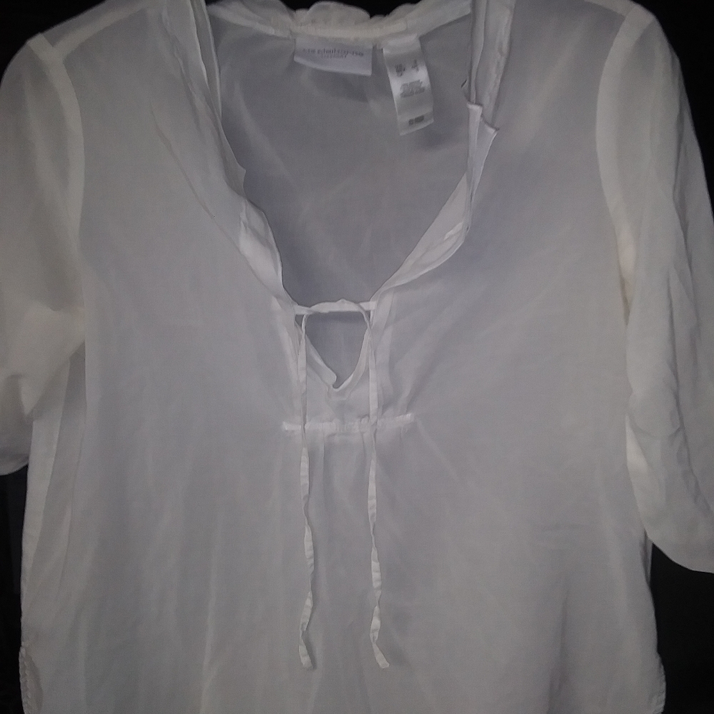 Beautiful blouse - Picture 2 of 2